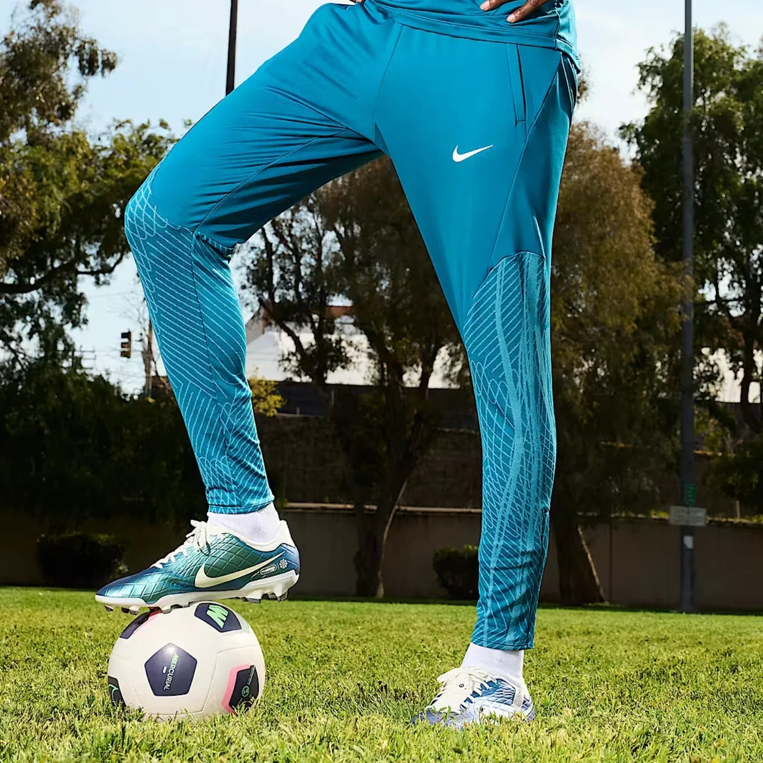 Nike Tiempo Emerald Legend 10 - Aadima Nepal -online shopping Nepal - Fashion -Buy Clothing Online  in Nepal