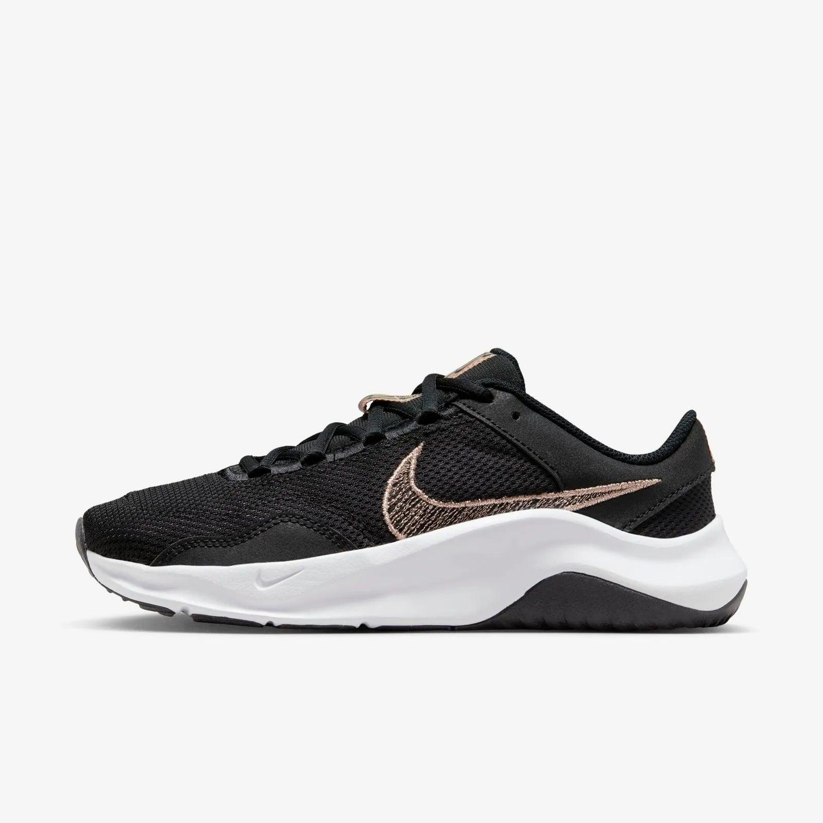 Shop Nike Legend Essential 3 NN P sneakers in Nepal. Designed for comfort & support, these durable sneakers are perfect for fast-paced workouts and gym sessions.