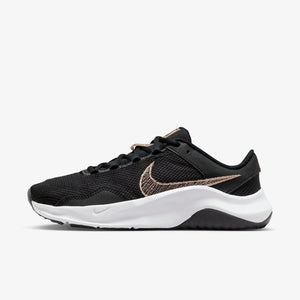 Shop Nike Legend Essential 3 NN P sneakers in Nepal. Designed for comfort & support, these durable sneakers are perfect for fast-paced workouts and gym sessions.