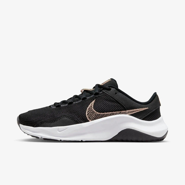 Shop Nike Legend Essential 3 NN P sneakers in Nepal. Designed for comfort & support, these durable sneakers are perfect for fast-paced workouts and gym sessions.