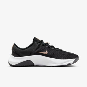 Shop Nike Legend Essential 3 NN P sneakers in Nepal. Designed for comfort & support, these durable sneakers are perfect for fast-paced workouts and gym sessions.