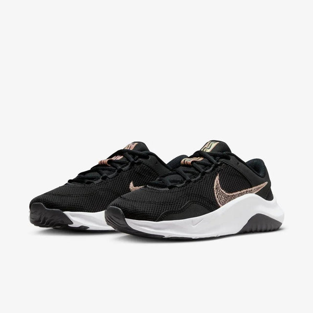 Shop Nike Legend Essential 3 NN P sneakers in Nepal. Designed for comfort & support, these durable sneakers are perfect for fast-paced workouts and gym sessions.