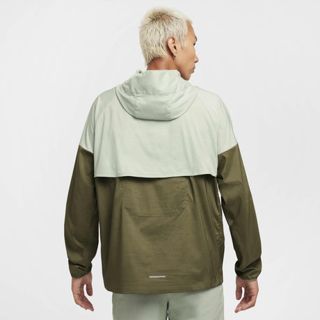 Buy Nike Windrunner Men's Running Jacket Online in Nepal Shop the Nike Windrunner men's running jacket online in Nepal. Lightweight, water-resistant, and UV-blocking for comfort and protection on every run.