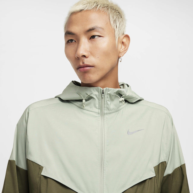 Buy Nike Windrunner Men's Running Jacket Online in Nepal Shop the Nike Windrunner men's running jacket online in Nepal. Lightweight, water-resistant, and UV-blocking for comfort and protection on every run.