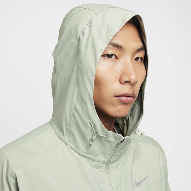 Buy Nike Windrunner Men's Running Jacket Online in Nepal Shop the Nike Windrunner men's running jacket online in Nepal. Lightweight, water-resistant, and UV-blocking for comfort and protection on every run.