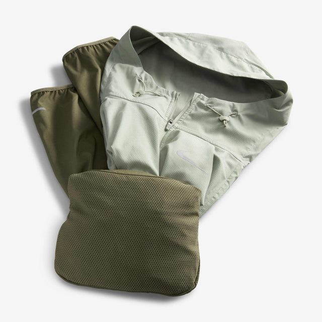 Buy Nike Windrunner Men's Running Jacket Online in Nepal Shop the Nike Windrunner men's running jacket online in Nepal. Lightweight, water-resistant, and UV-blocking for comfort and protection on every run.