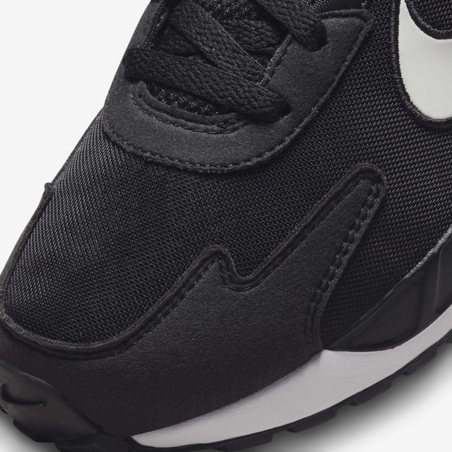 Shop Nike Air Max Solo sneakers in Nepal for a unique blend of classic design and modern comfort. Perfect for Air Max fans. Affordable prices and fast delivery.